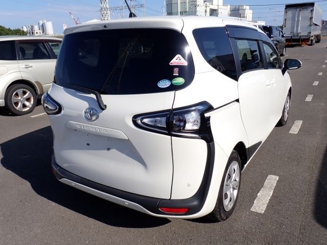 TOYOTA SIENTA 2020/1