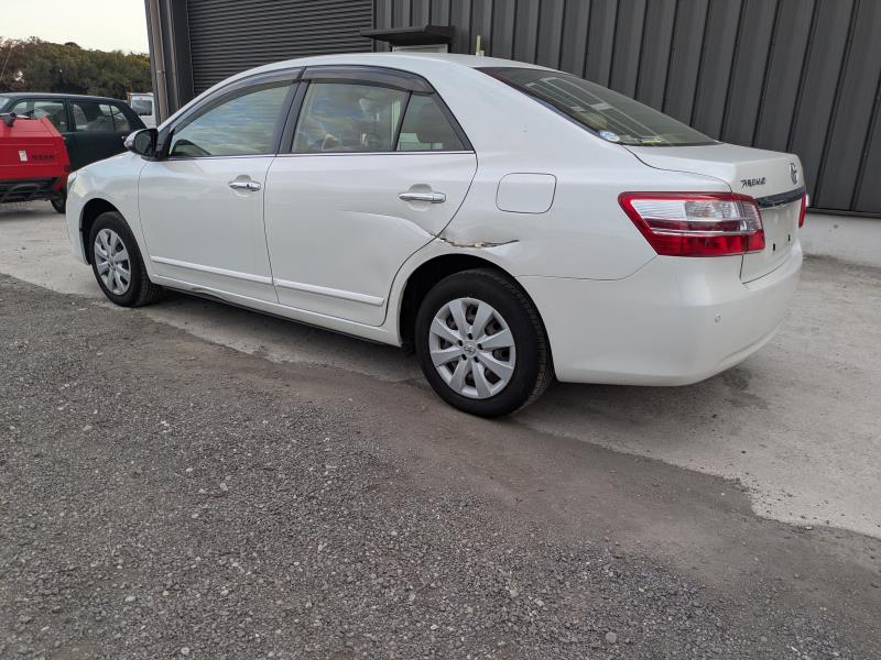 TOYOTA PREMIO 2015/12