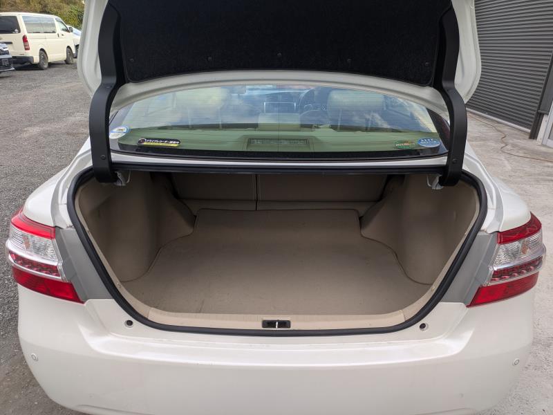 TOYOTA PREMIO 2015/12