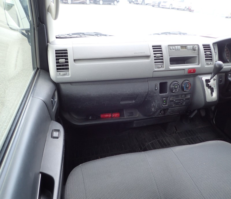 TOYOTA HIACE 2011/7