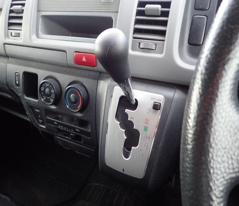 TOYOTA HIACE 2011/7