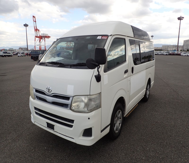 TOYOTA HIACE 2011/7