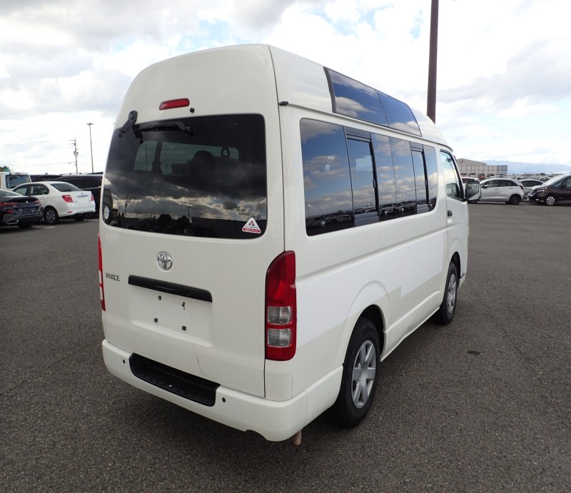 TOYOTA HIACE 2011/7