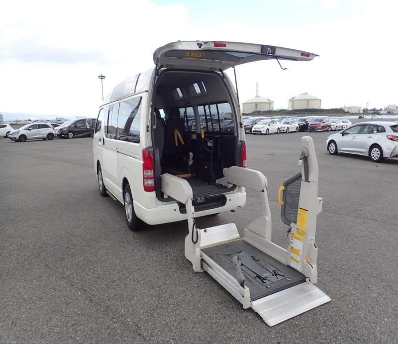 TOYOTA HIACE 2011/7