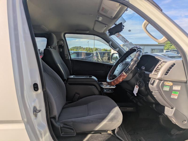 TOYOTA REGIUSACE 2013/8