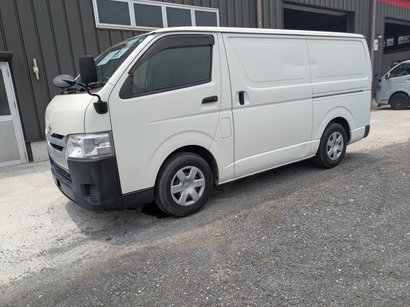 TOYOTA HIACE 2015/5