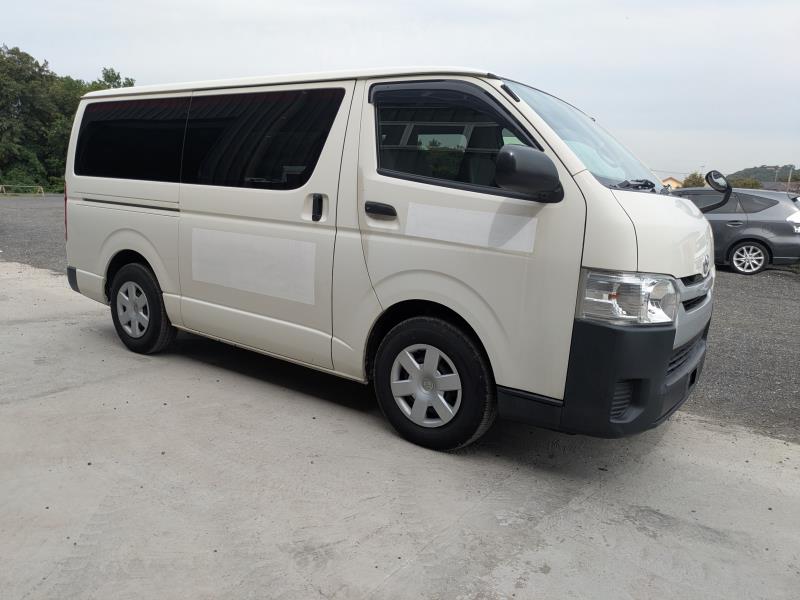 TOYOTA HIACE 2015/8