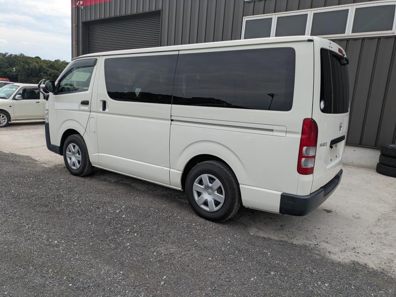 TOYOTA HIACE 2015/8