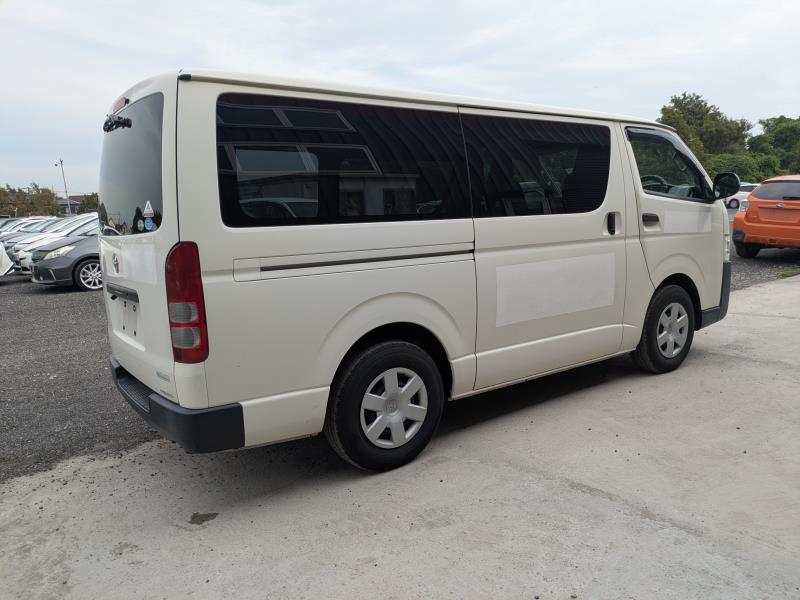 TOYOTA HIACE 2015/8