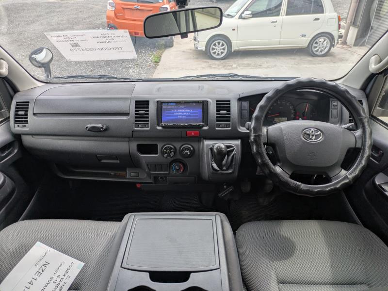 TOYOTA HIACE 2015/8