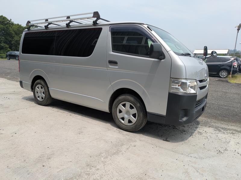 TOYOTA HIACE 2017/5