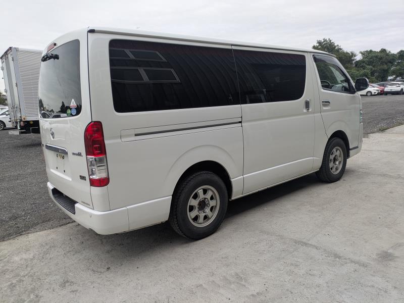 TOYOTA HIACE 2019/1
