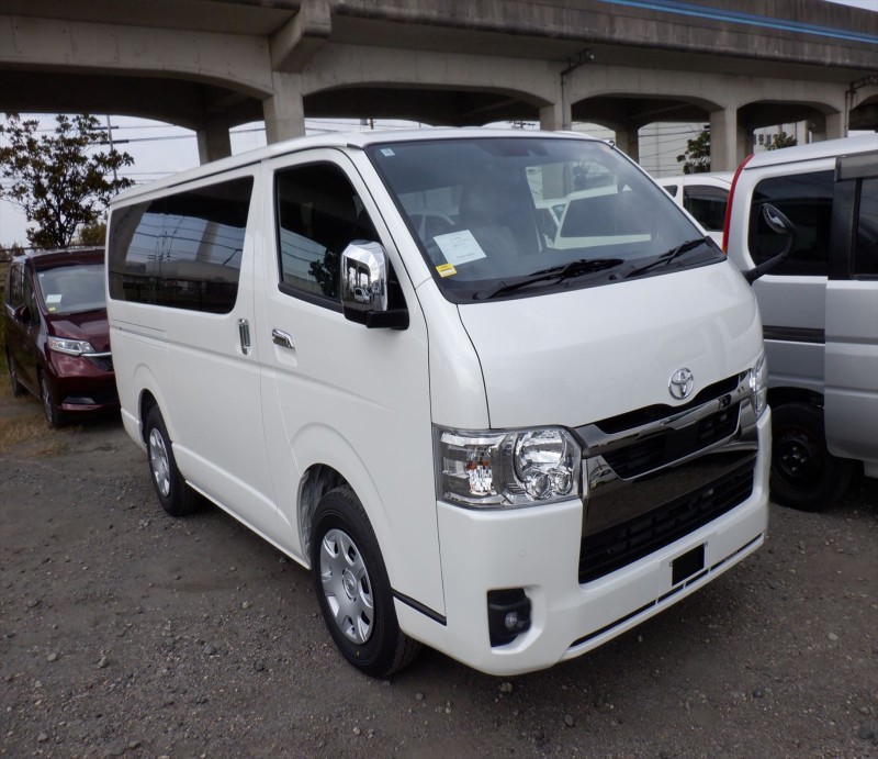 TOYOTA HIACE 2025/10