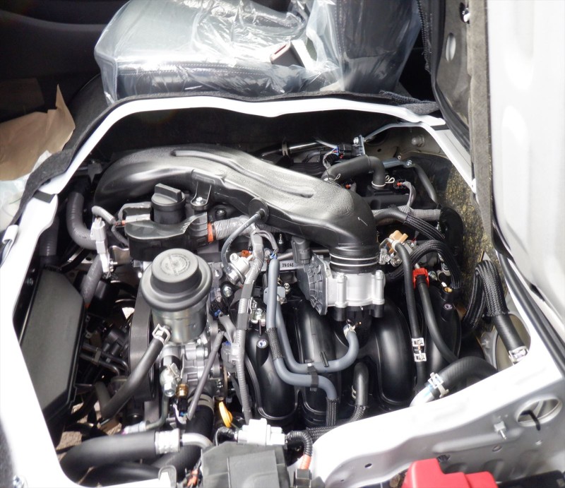 TOYOTA HIACE 2025/10