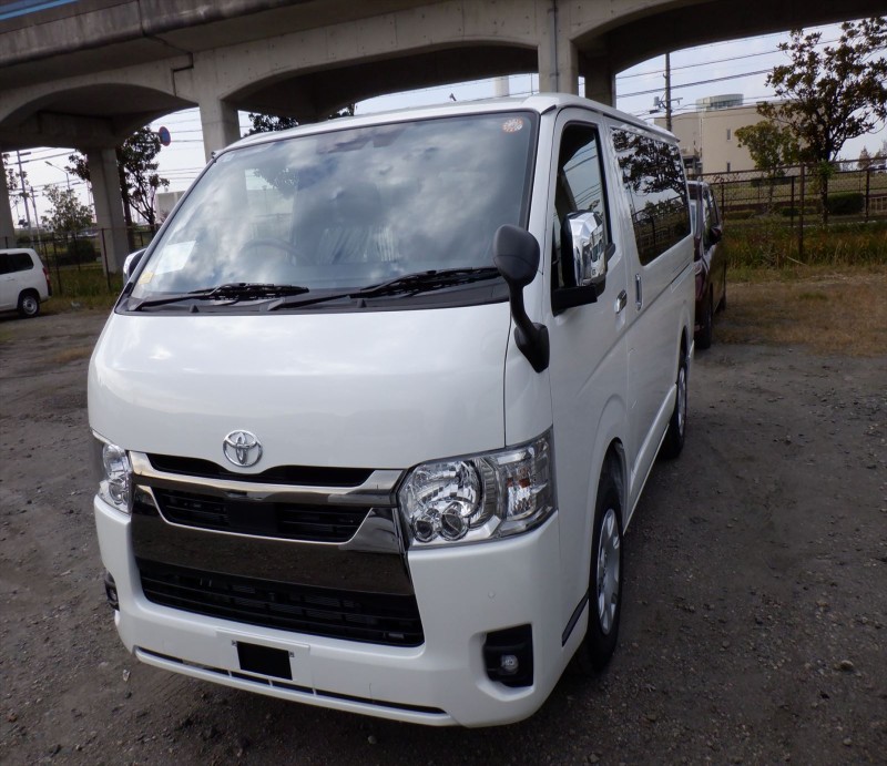 TOYOTA HIACE 2025/10