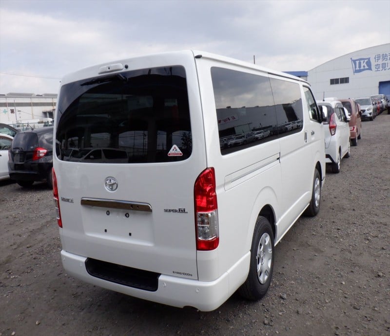 TOYOTA HIACE 2025/10