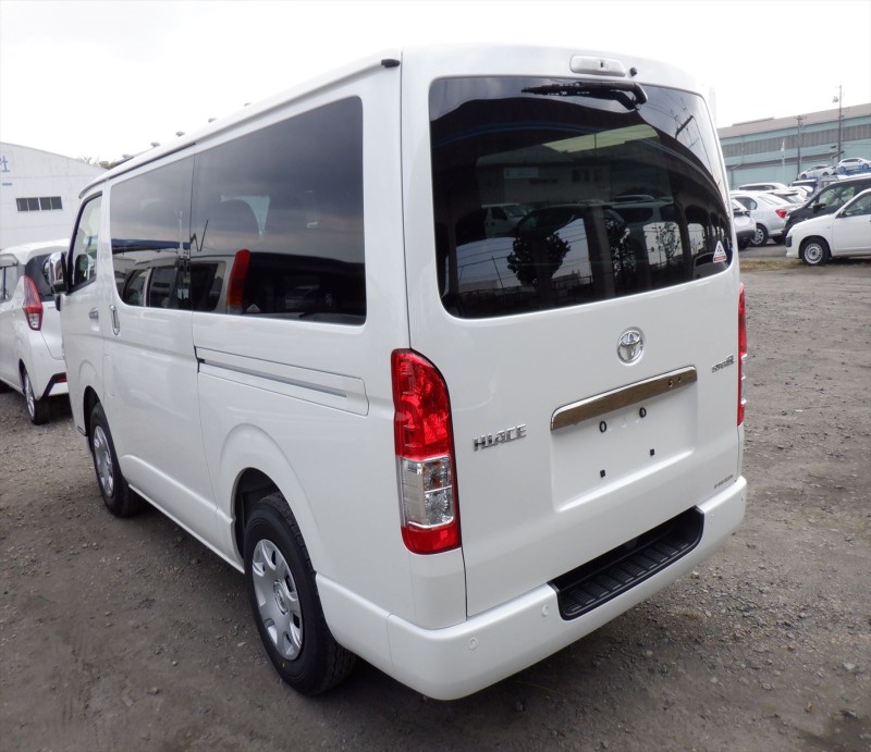 TOYOTA HIACE 2025/10