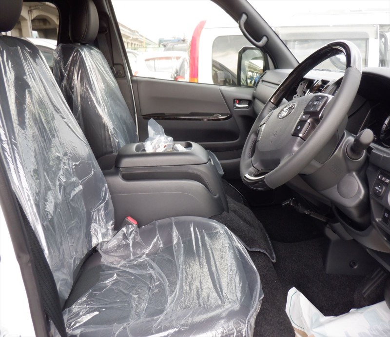 TOYOTA HIACE 2025/10