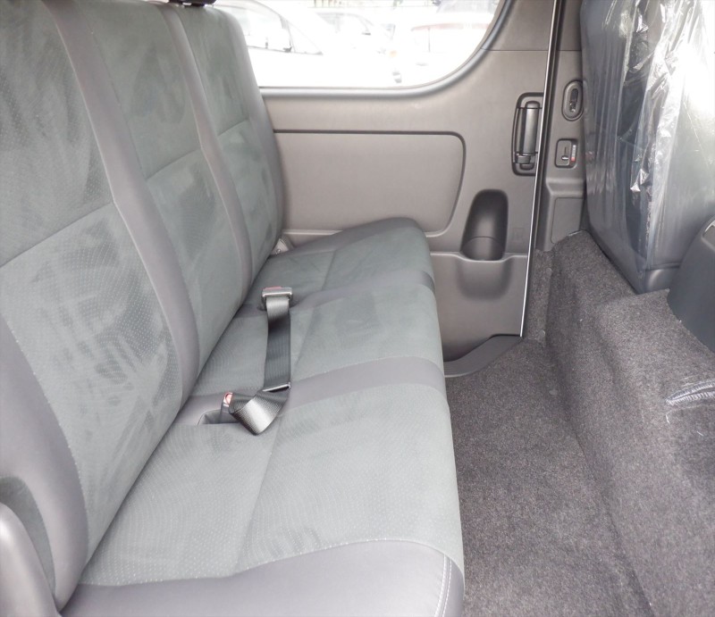 TOYOTA HIACE 2025/10