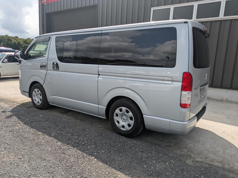 TOYOTA HIACE 2014/8