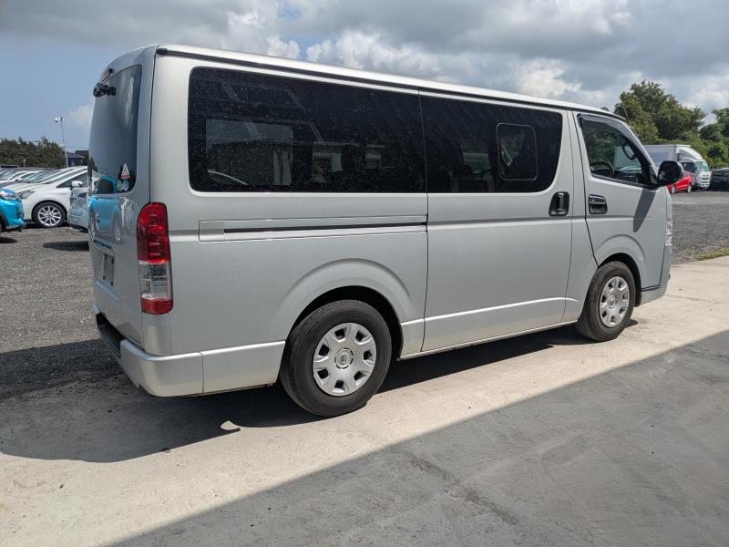 TOYOTA HIACE 2014/8