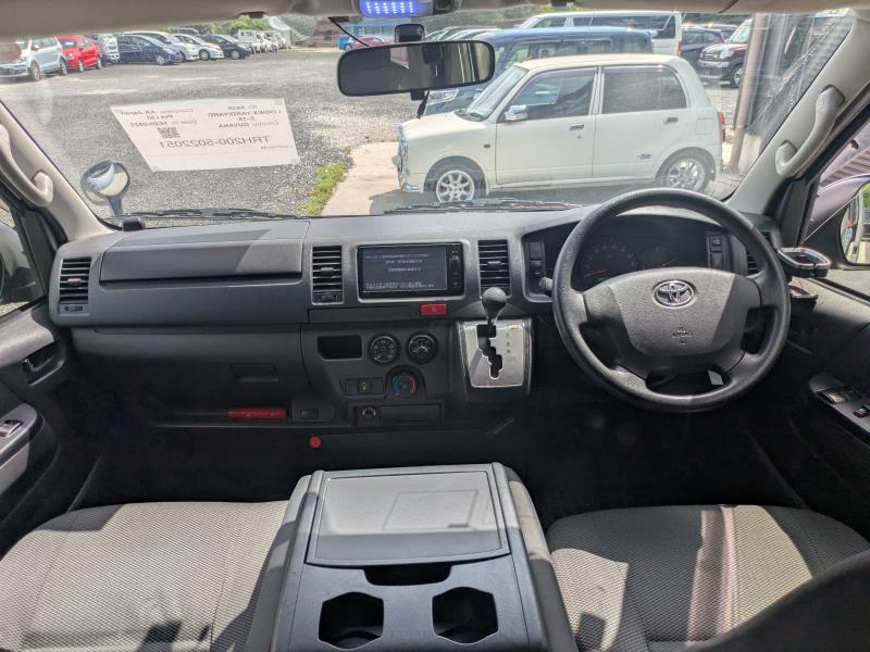 TOYOTA HIACE 2014/8