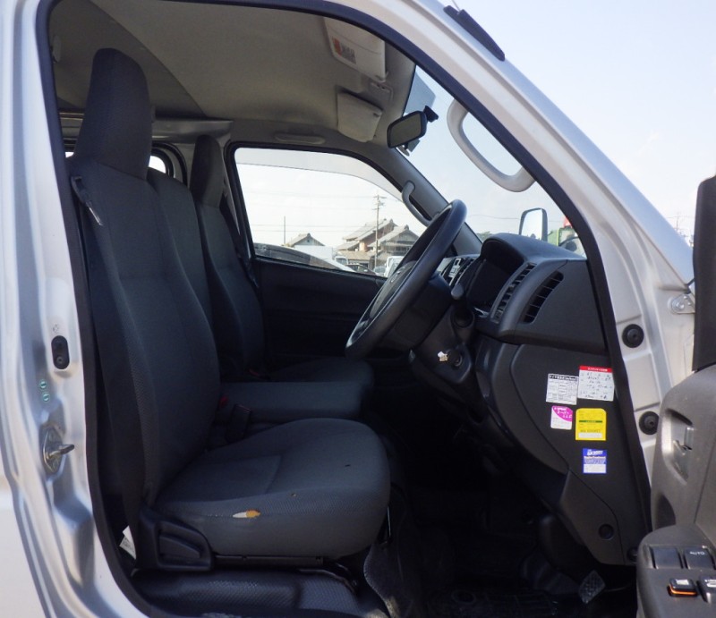 TOYOTA HIACE 2015/12