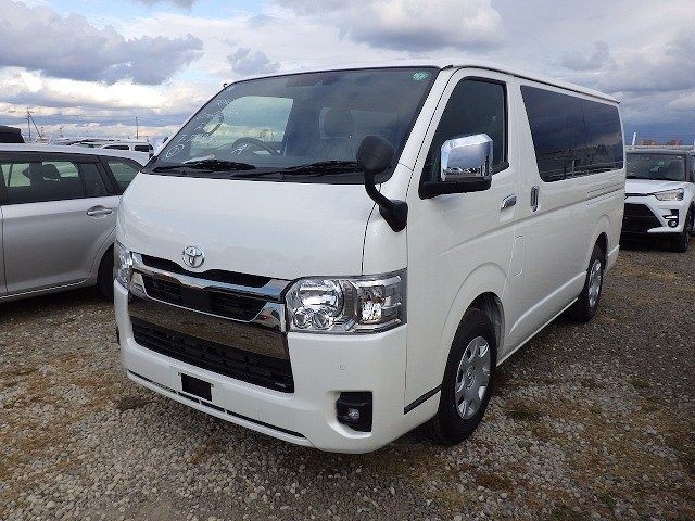 TOYOTA HIACE 2025/4