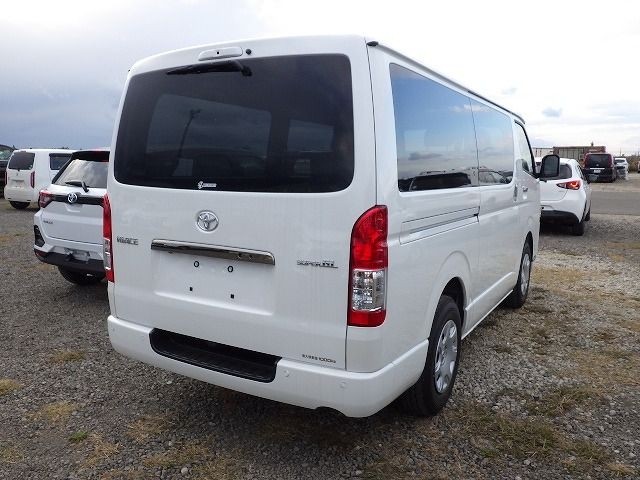 TOYOTA HIACE 2025/4