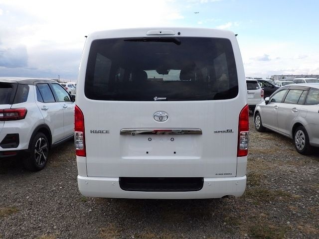 TOYOTA HIACE 2025/4