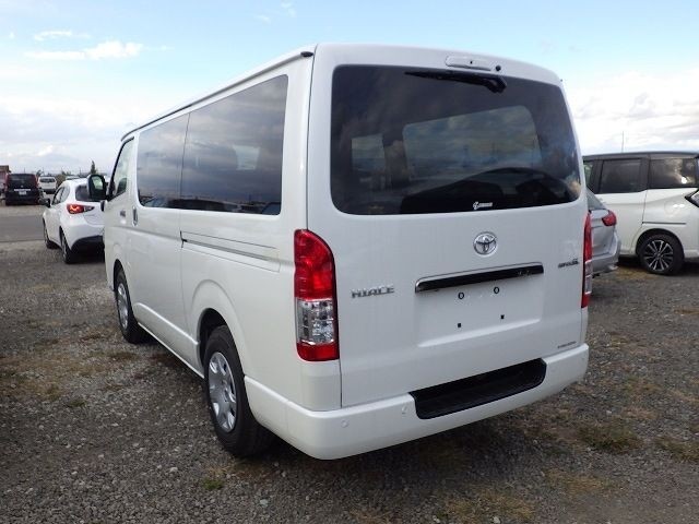 TOYOTA HIACE 2025/4