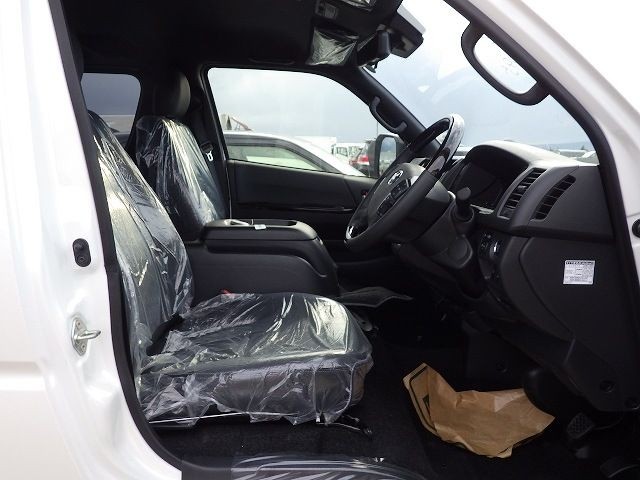 TOYOTA HIACE 2025/4