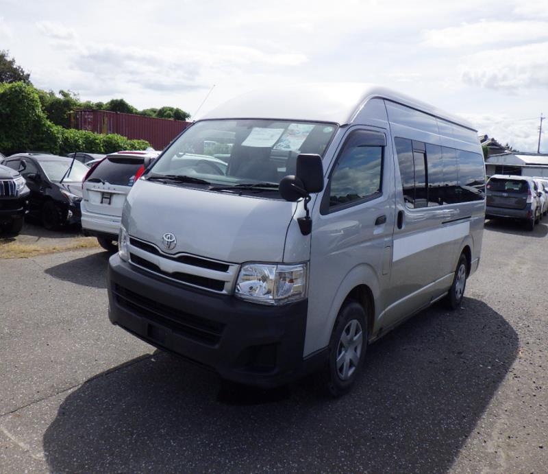 TOYOTA HIACE 2011/6