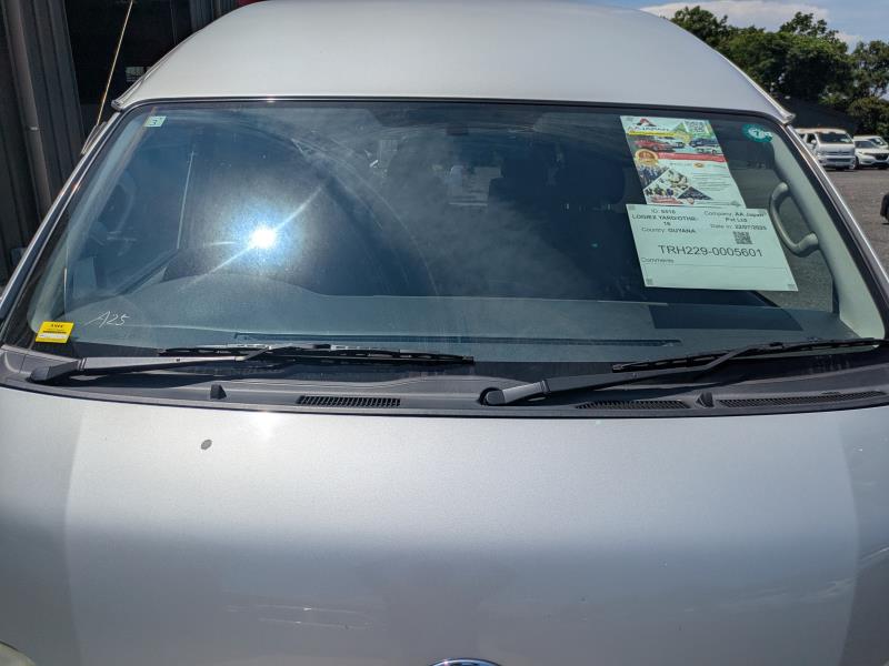 TOYOTA HIACE WAGON 2011/3