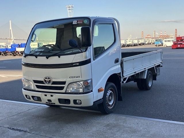 TOYOTA DYNA 2013/8