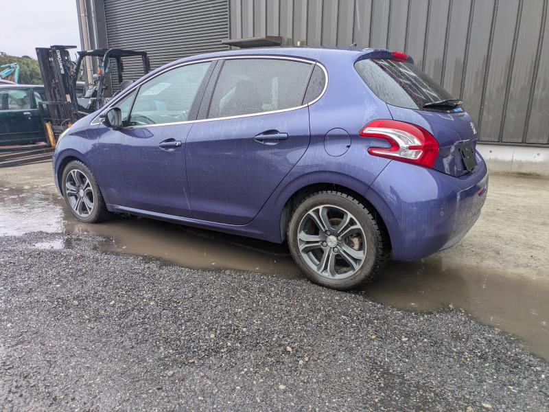 PEUGEOT 208 2013/3