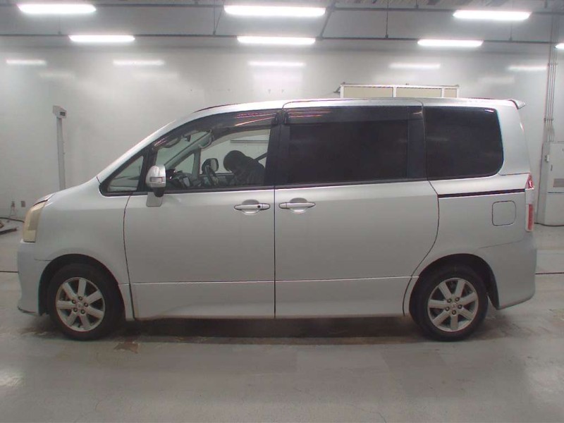 TOYOTA NOAH 2009/1