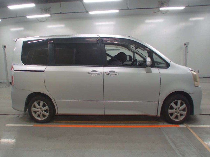 TOYOTA NOAH 2009/1