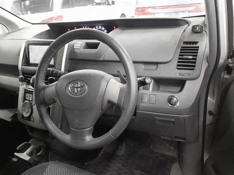 TOYOTA NOAH 2009/1