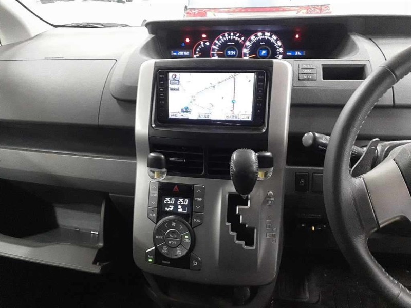 TOYOTA NOAH 2009/1