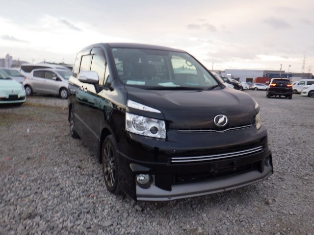 TOYOTA VOXY 2009/10