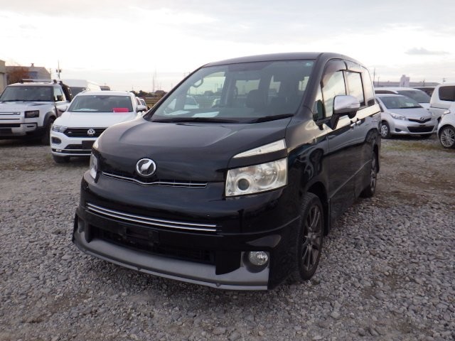 TOYOTA VOXY 2009/10