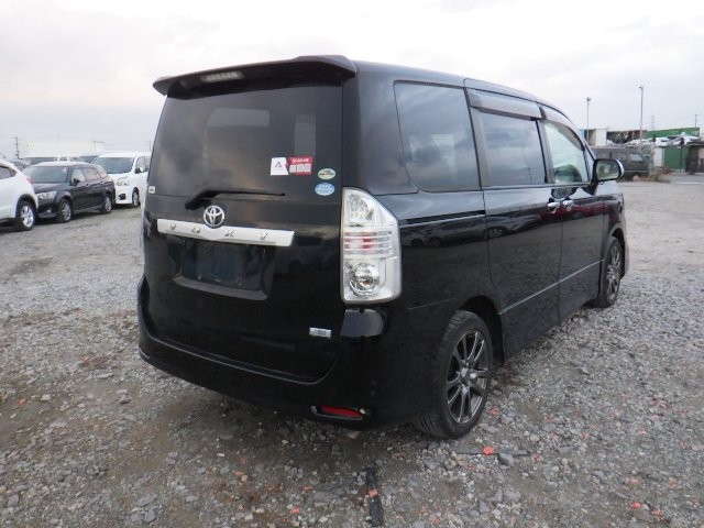 TOYOTA VOXY 2009/10