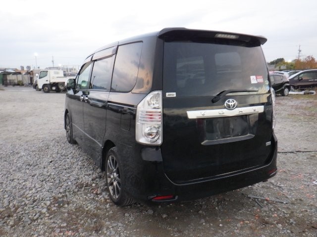 TOYOTA VOXY 2009/10