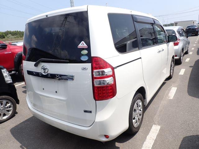 TOYOTA NOAH 2011/2