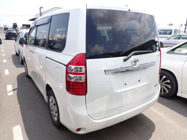 TOYOTA NOAH 2011/2