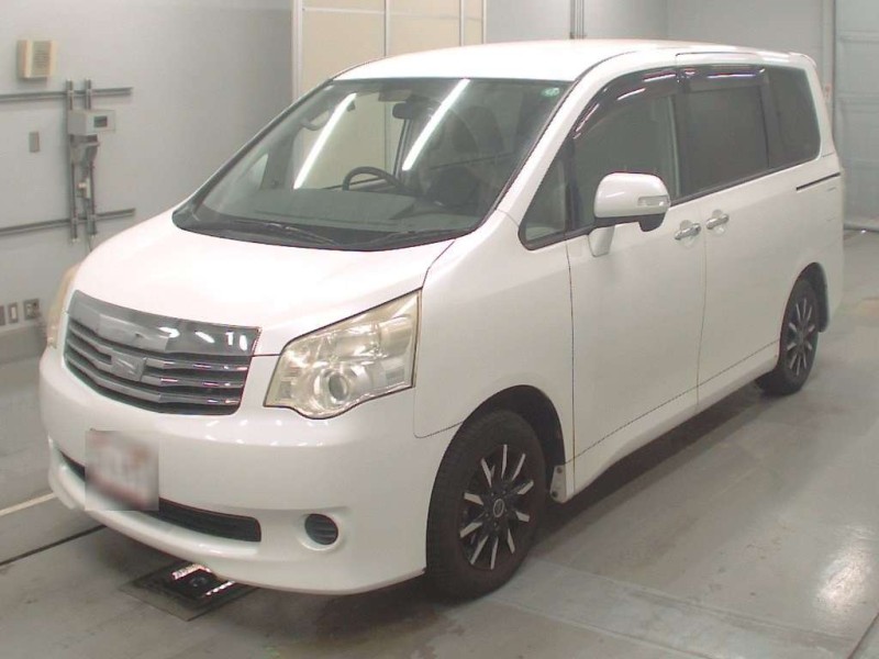 TOYOTA NOAH 2011/2