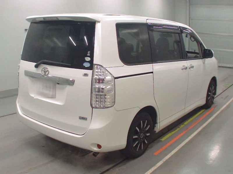 TOYOTA NOAH 2011/2