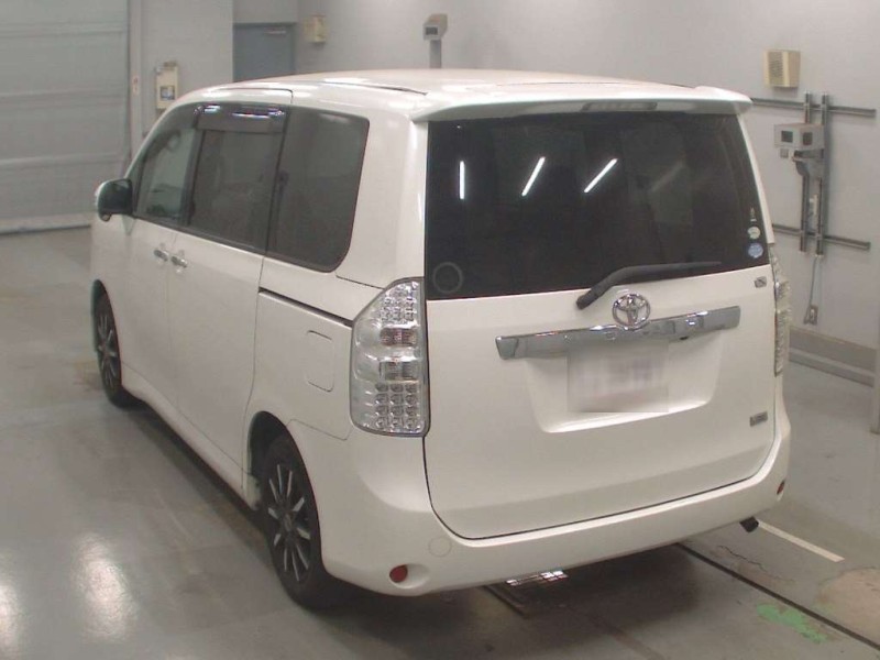 TOYOTA NOAH 2011/2