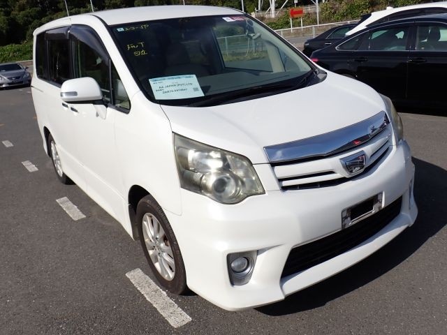 TOYOTA NOAH 2012/2